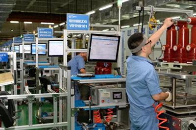 聚焦服务赋能，共促产业升级——区委书记于勇走访上海电器股份人民电器厂调研企业技术服务与“服务包”制度落实